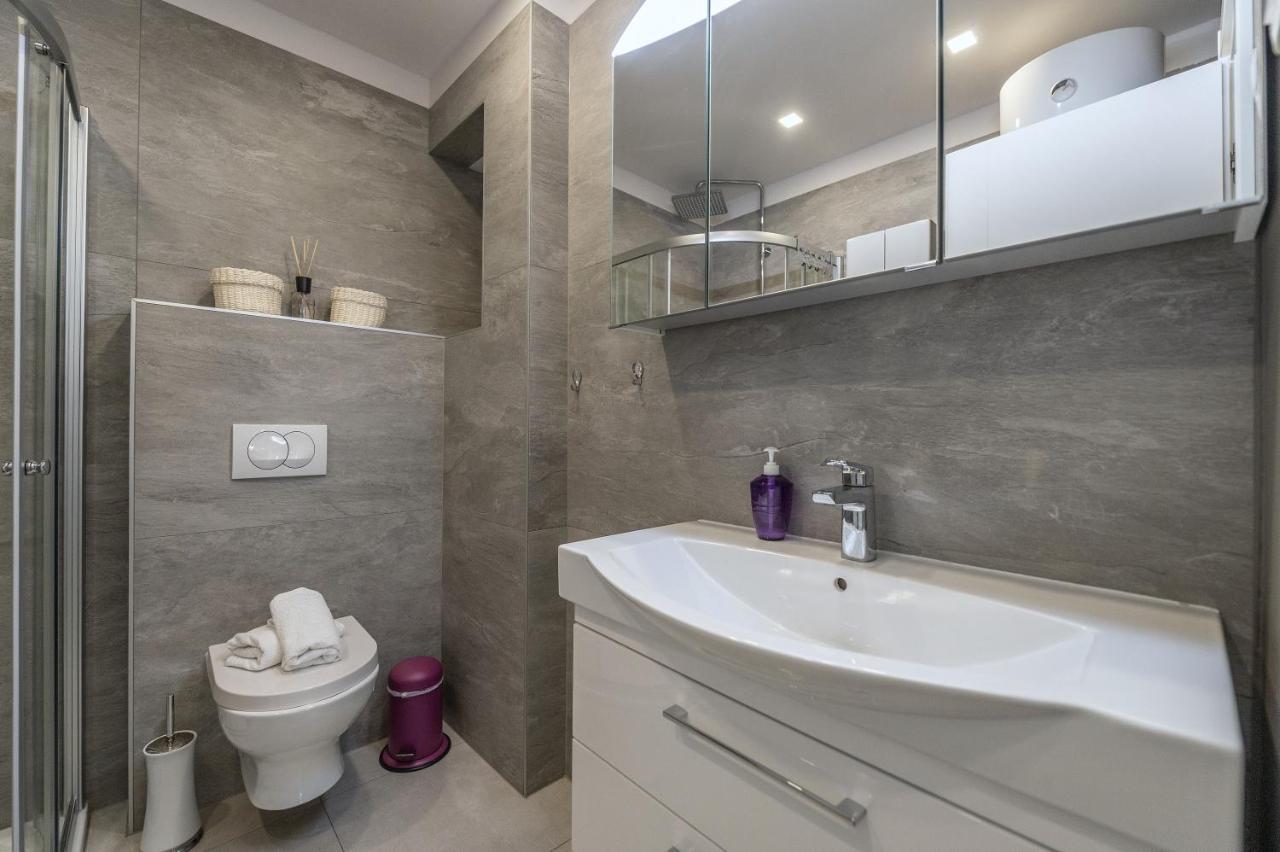 Luxury Apartment Purple Summer Sea View Макарска Экстерьер фото